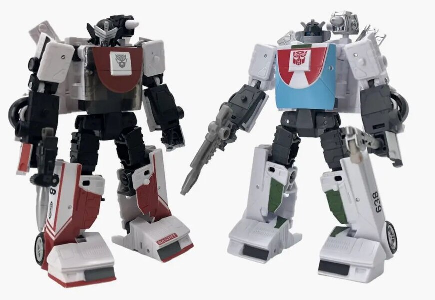 Image Of G1 Wheeljack New In Hand Compares With Generations Figures  (3 of 6)